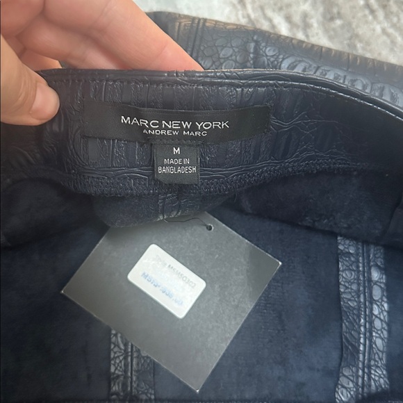 NWT Marc NY Andrew Marc Faux Leather Crocodile Print Navy Textured Skirt Sz M - Picture 3 of 5